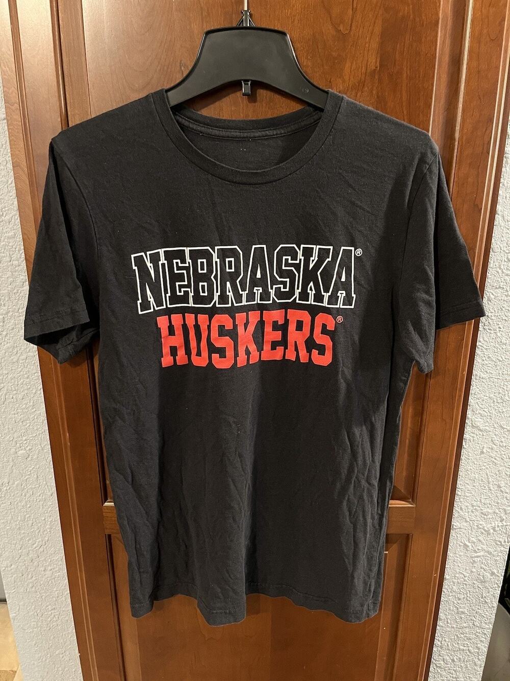 Nebraska Huskers T Shirt Men's Size S/M Black College Football Basic Crew